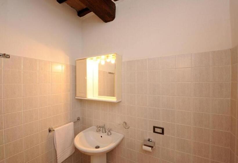 استودیوی استاندارد, Relais Borgo Torale