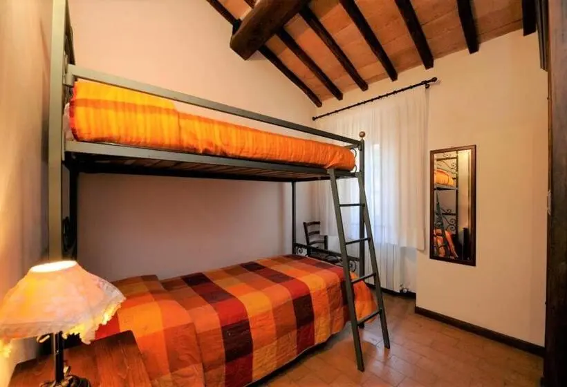 Talo 3 Makuuhuonetta, Relais Borgo Torale