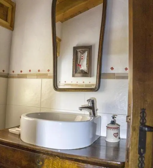 اتاق استاندارد, Agriturismo B&b Chevres A Cheval