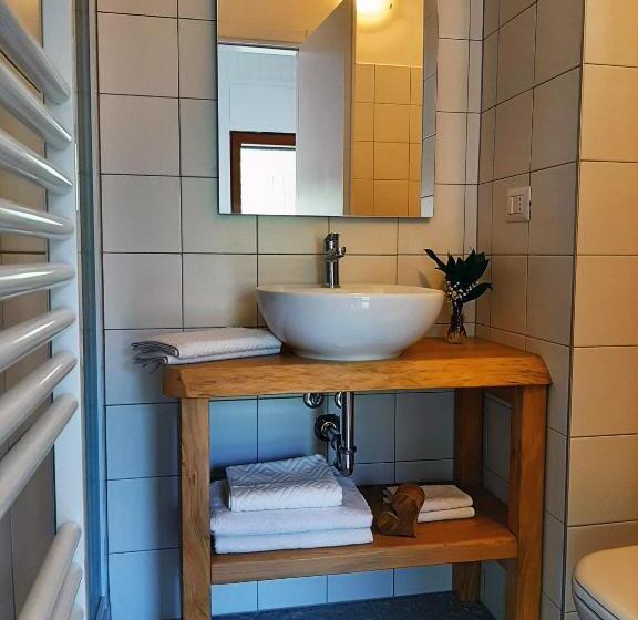 חדר משפחתי, B&b Dei Laghi