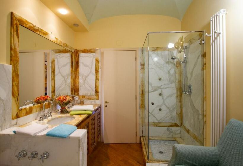 חדר דלוקס, Rivarola Al Tempo Dei Castelli