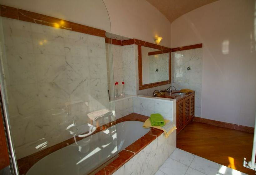 חדר סופריור, Rivarola Al Tempo Dei Castelli