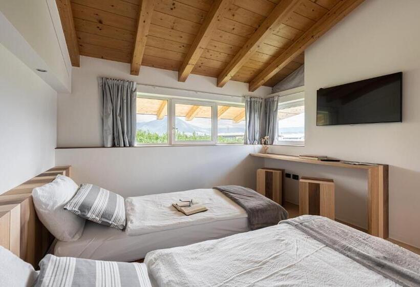 شقة غرفة واحدة, Agritur Deromedi