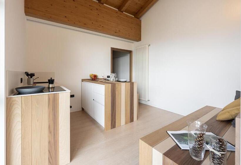 شقة غرفة واحدة, Agritur Deromedi