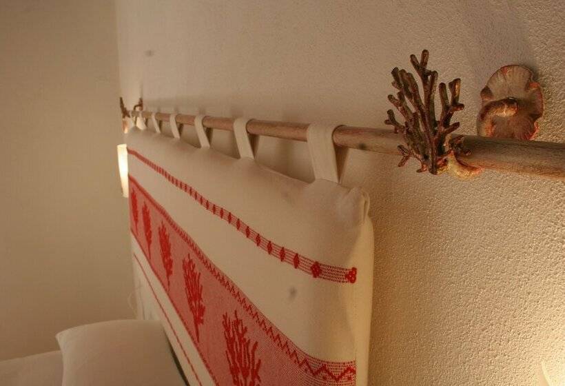 Habitación Estándar, Note Sulla Piazza