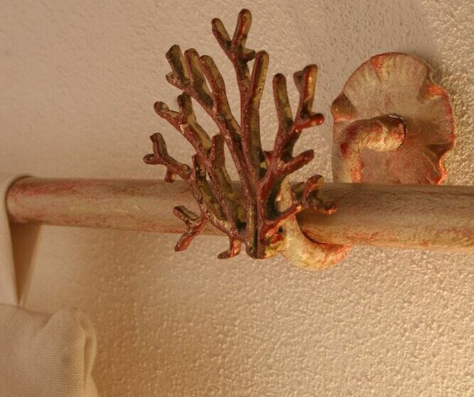 Habitación Estándar, Note Sulla Piazza