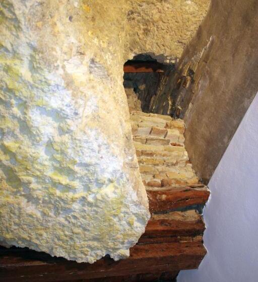 Habitación Estándar, Note Sulla Piazza