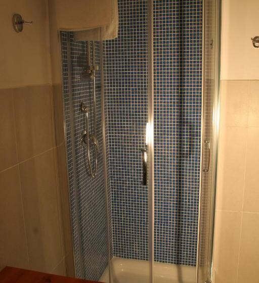 Habitación Estándar, Note Sulla Piazza