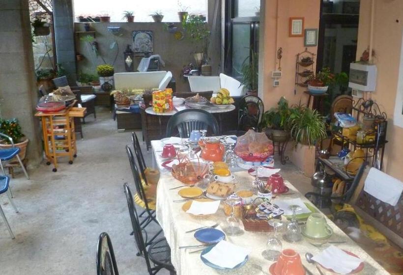 标准间, The Garden