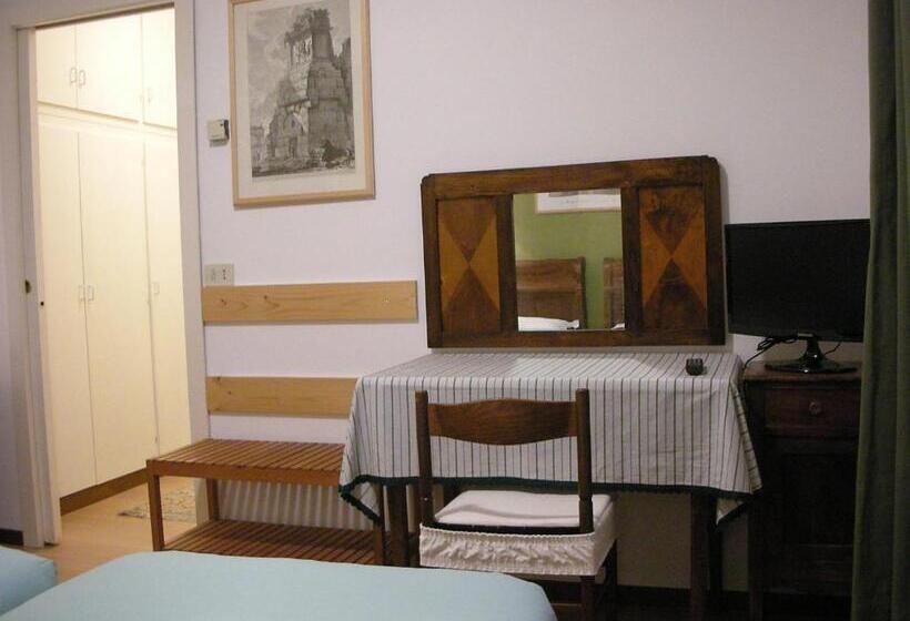 غرفة قياسية ثلاثية, Trattoria Traversi