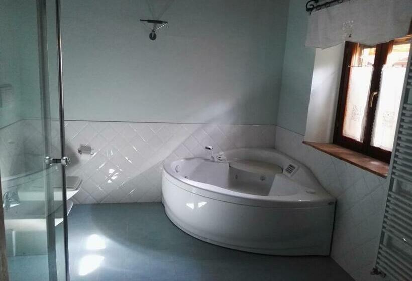 جناح ديلوكس, Villarondanella