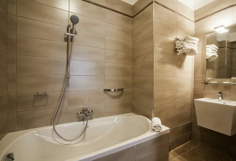 Superior-huone Parveke, Hôtel Sampiero Corso