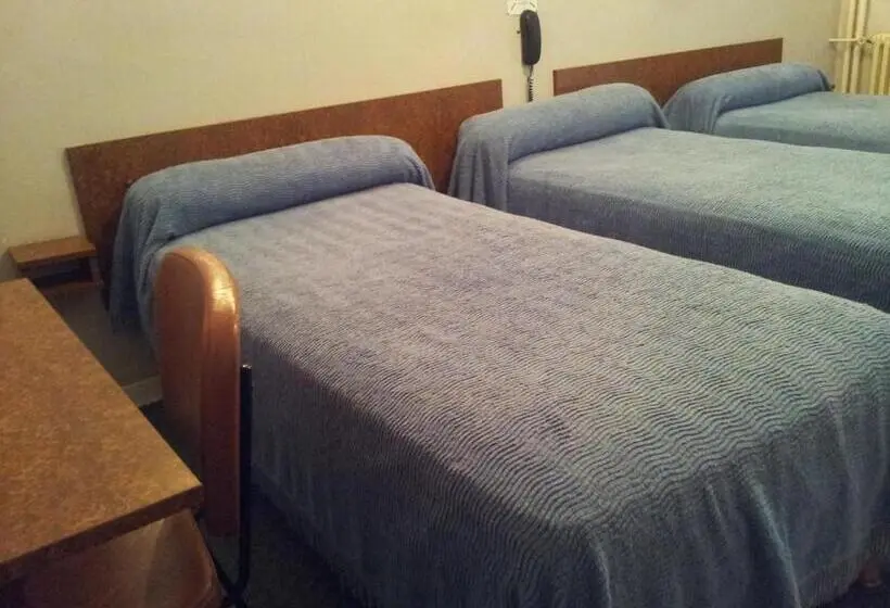 Standard Kolmen Hengen Huone, Hôtel Sampiero Corso