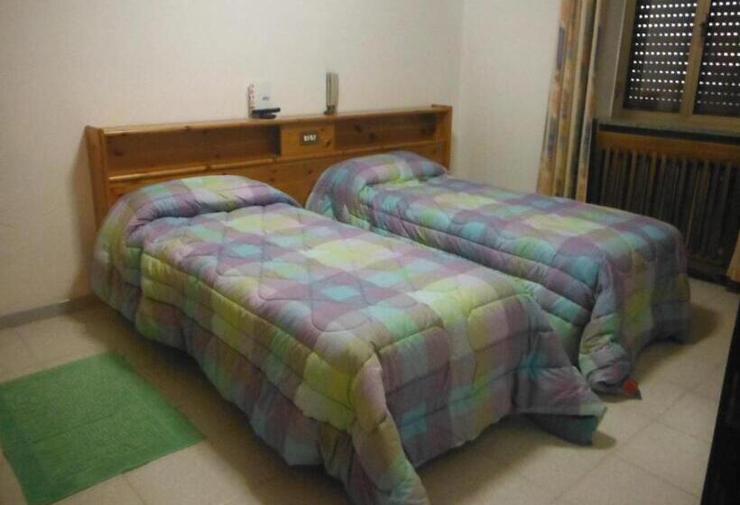 اتاق استاندارد چهار تخته, Mochettaz