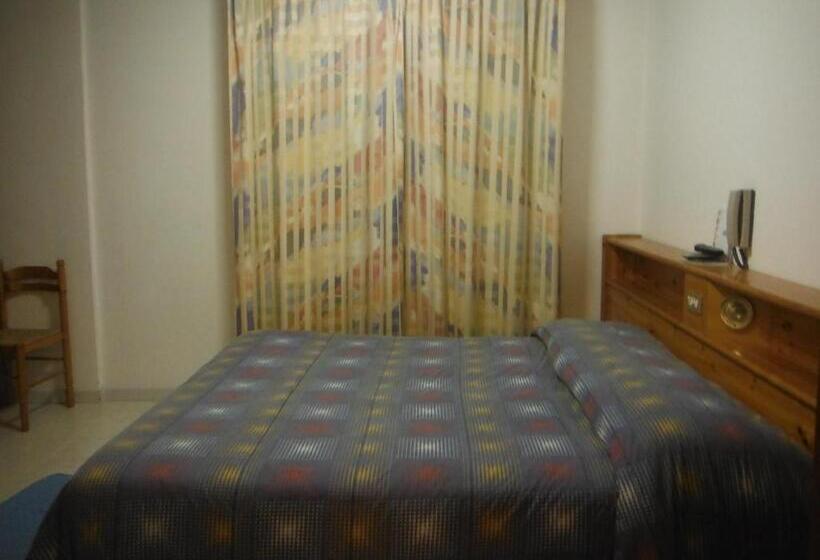 اتاق استاندارد چهار تخته, Mochettaz