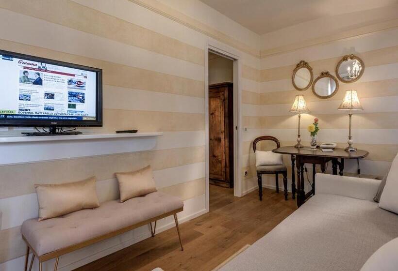 جناح جونيور مزوَّد بتراس, Palagi