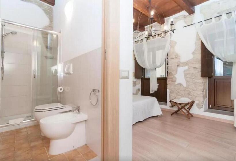 اتاق لوکس با بالکن, Archè