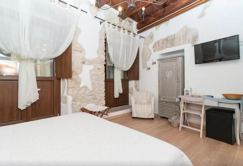 اتاق لوکس با بالکن, Archè