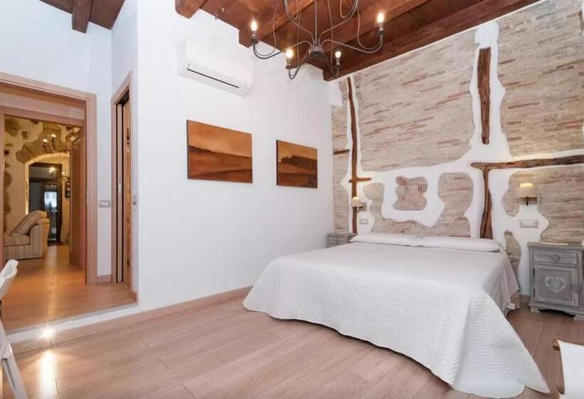 اتاق لوکس با بالکن, Archè