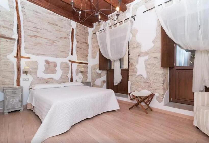 اتاق لوکس با بالکن, Archè