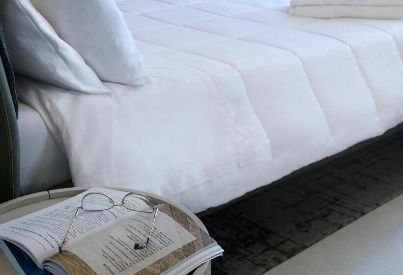 جناح جونيور مطلّ علي البحر, Bed&belvedere