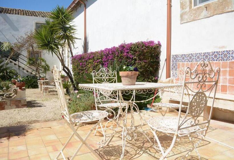 Четырехместный Номер Стандарт Вид на Сад, Casale Rocca Fiorita