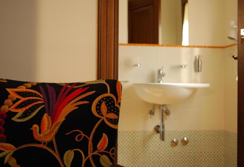 Habitació Estàndard, Dimora Moresca 1906