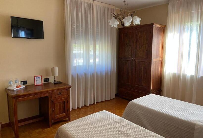 غرفة قياسية, La Via Del Sole