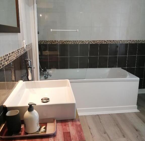 חדר סטנדרט לשלושה, Le Grand Chemin De La Vie