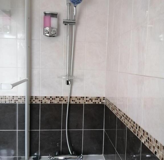 חדר סטנדרט לשלושה, Le Grand Chemin De La Vie