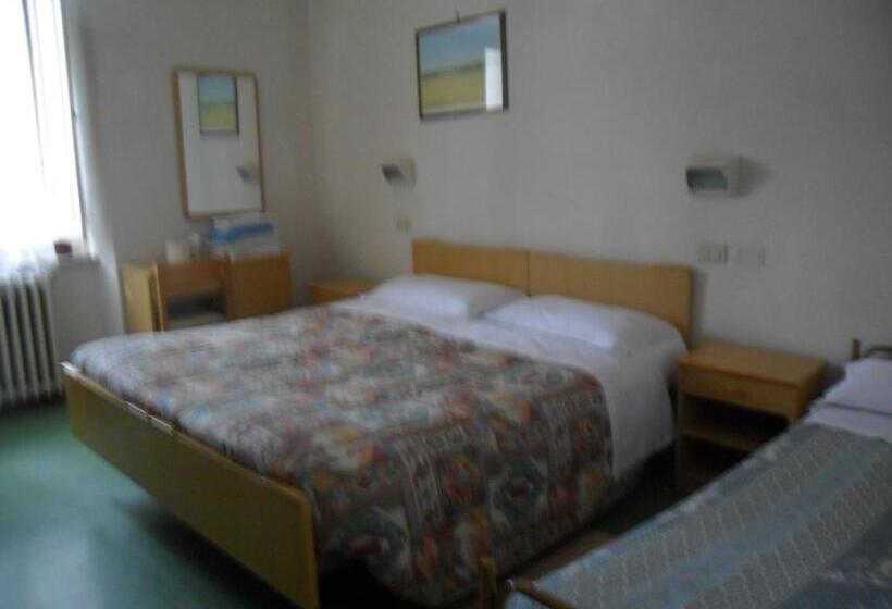 חדר סטנדרט לשלושה, Albergo Giardino