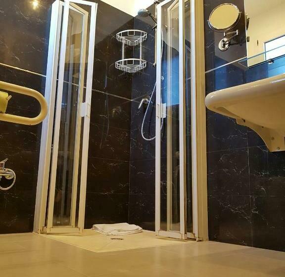 スタンダード4人部屋, La Martinica