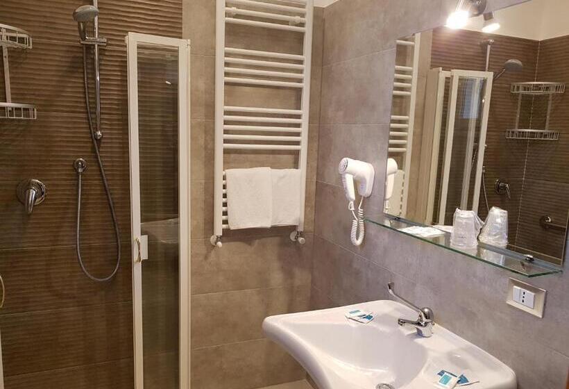 スタンダードトリプルルーム, La Martinica