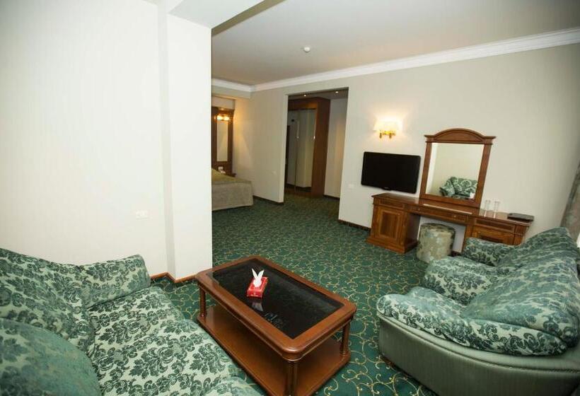 سوییت جونیور, Russia