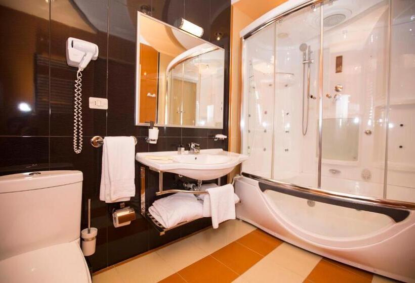 اتاق لوکس, Russia