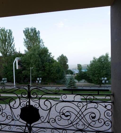 اتاق لوکس, Russia