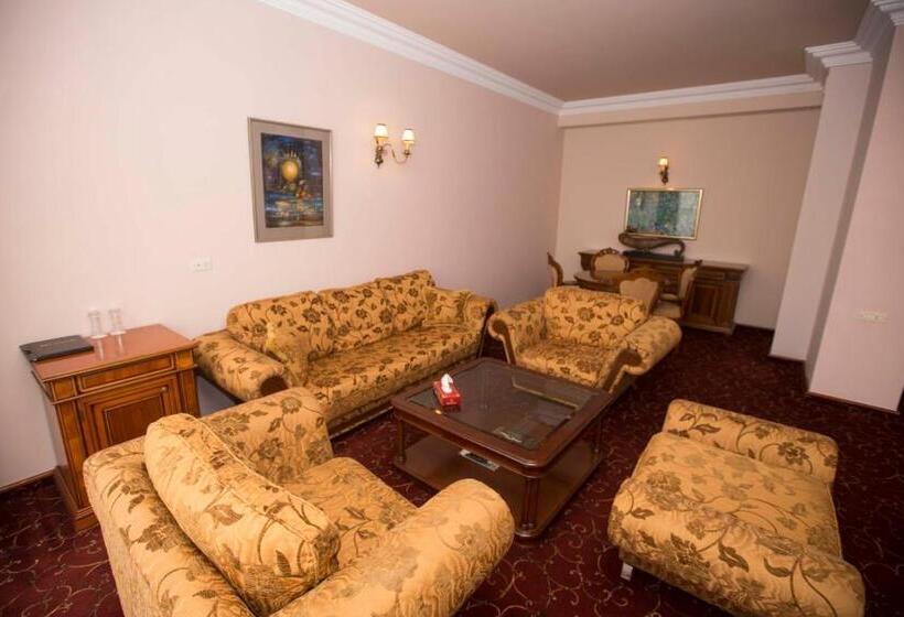 اتاق لوکس, Russia