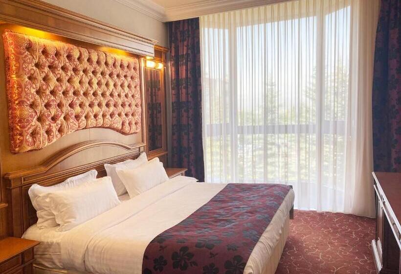 اتاق لوکس, Russia