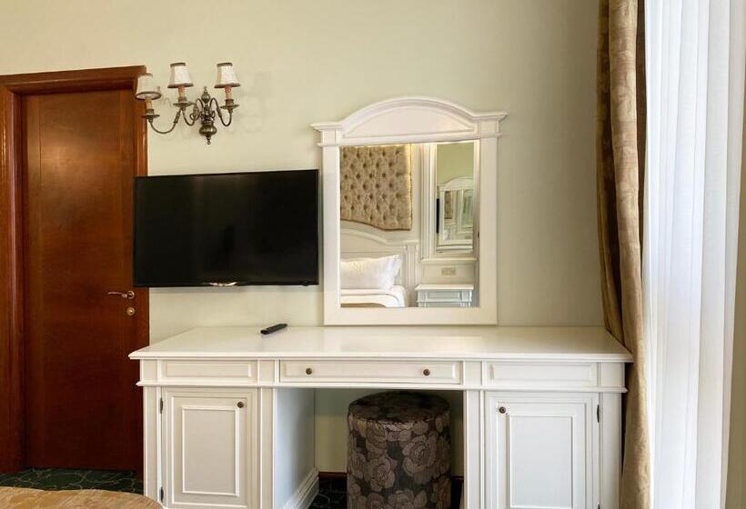 سوئیت پرزیدنت, Russia