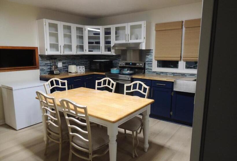 Дом 3 Спальни, White Caps Motel