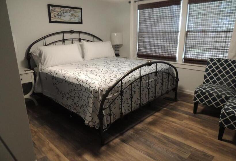 Дом 1 Спальня, White Caps Motel