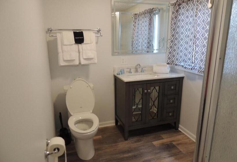 Дом 1 Спальня, White Caps Motel