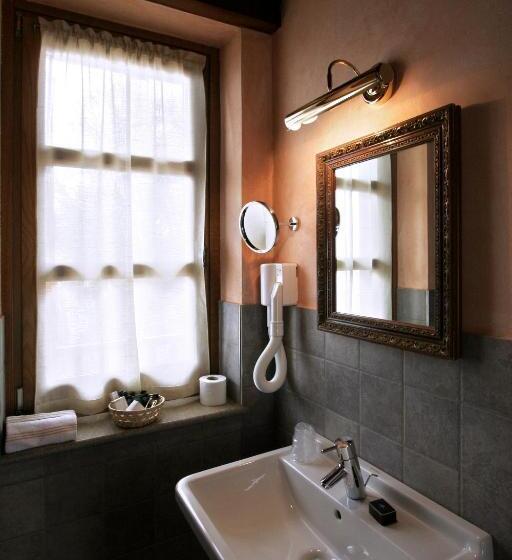 סוויטת ג'וניור, Foresteria Ristorante Conti Roero