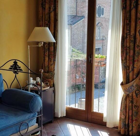 סוויטה עם מרפסת, Foresteria Ristorante Conti Roero