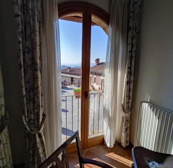 סוויטת ג'וניור, Foresteria Ristorante Conti Roero