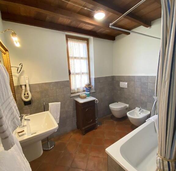 סוויטת ג'וניור, Foresteria Ristorante Conti Roero