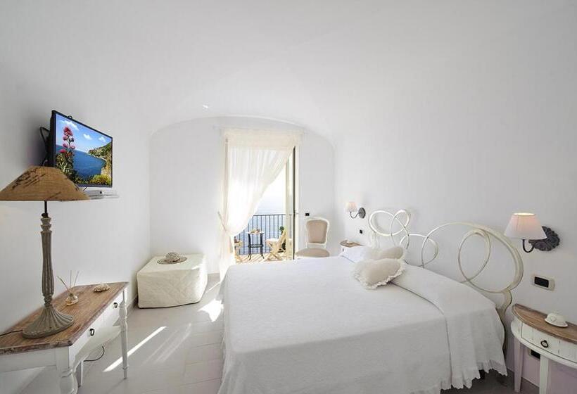 Номер Стандарт Вид на Море, La Maurella