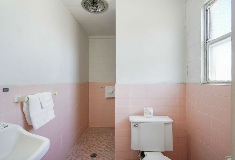 غرفه قياسيه سريرين مزدوجين, OYO Alpine TX near Big Bend National Park