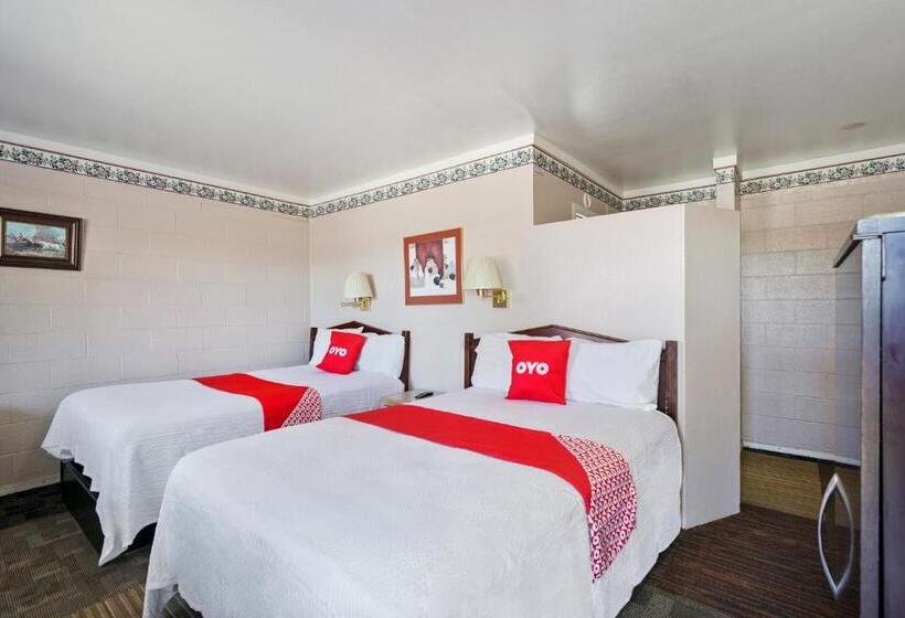 غرفه قياسيه سريرين مزدوجين, OYO Alpine TX near Big Bend National Park