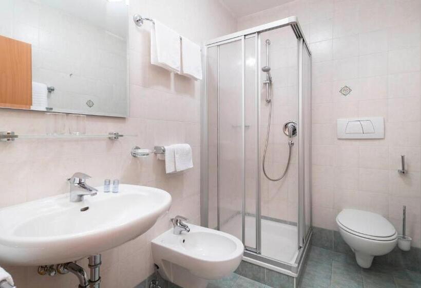 חדר סטנדרט יחיד, Am Anger